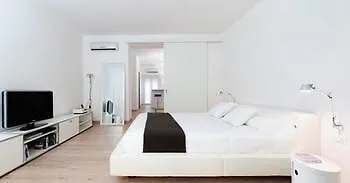 Brera Apartments In San Babila Milano