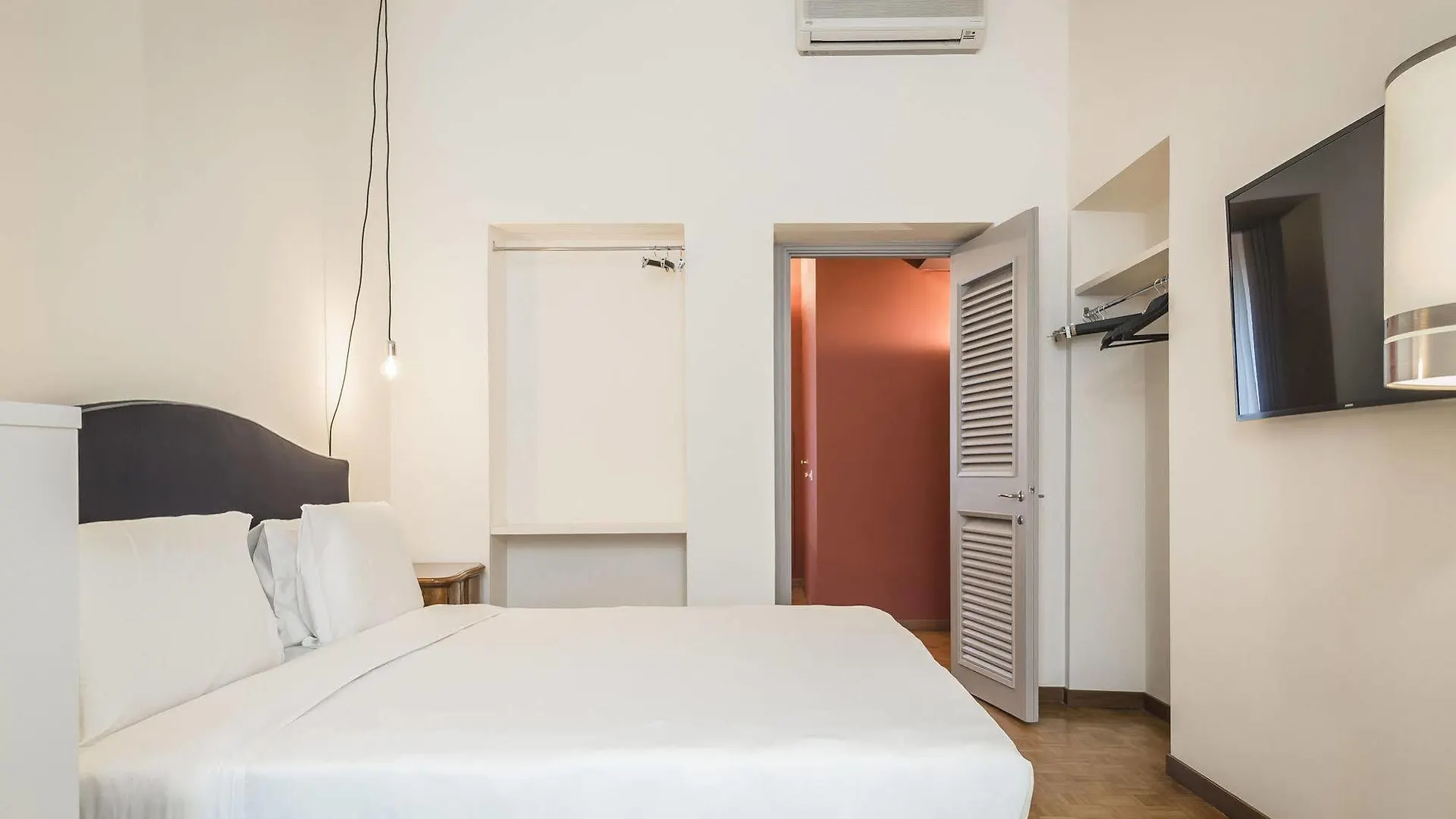 Brera Apartments In San Babila Milano