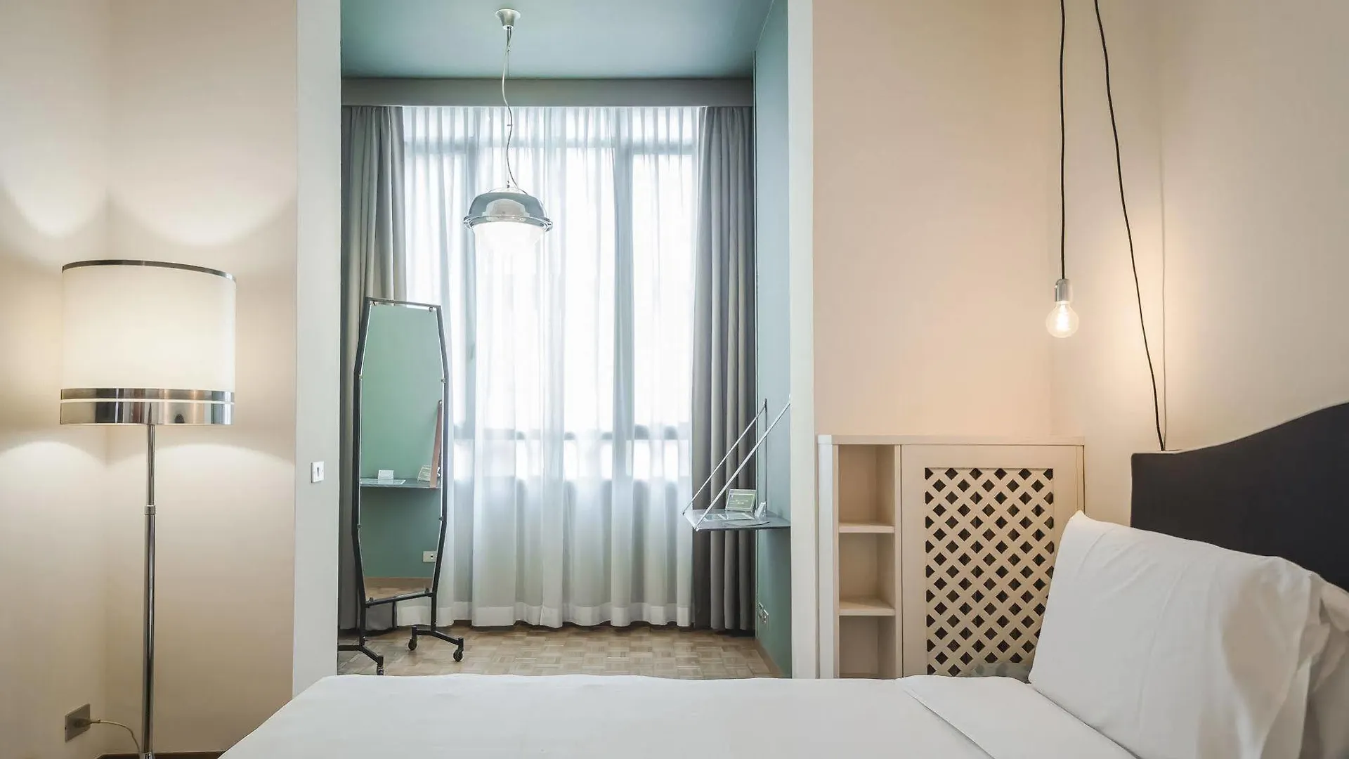 Brera Apartments In San Babila ミラノ 0*,