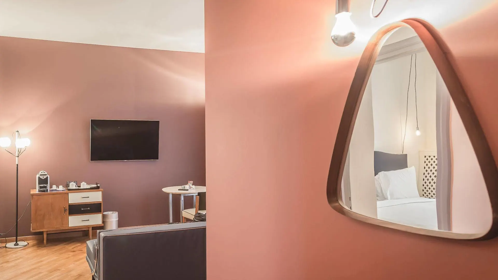 Brera Apartments In San Babila ミラノ 0*,